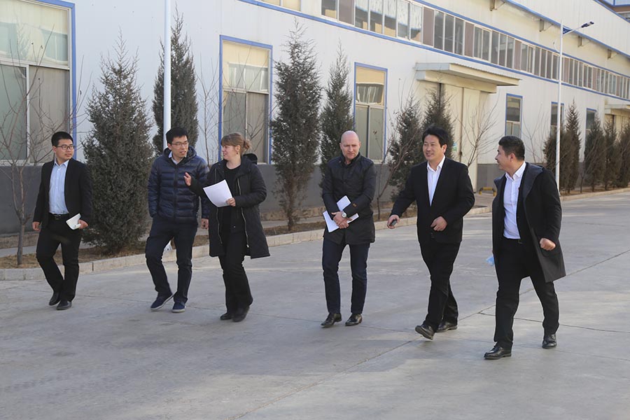 丹麥客戶(hù)來(lái)亞歐公司參觀驗(yàn)廠(chǎng)
